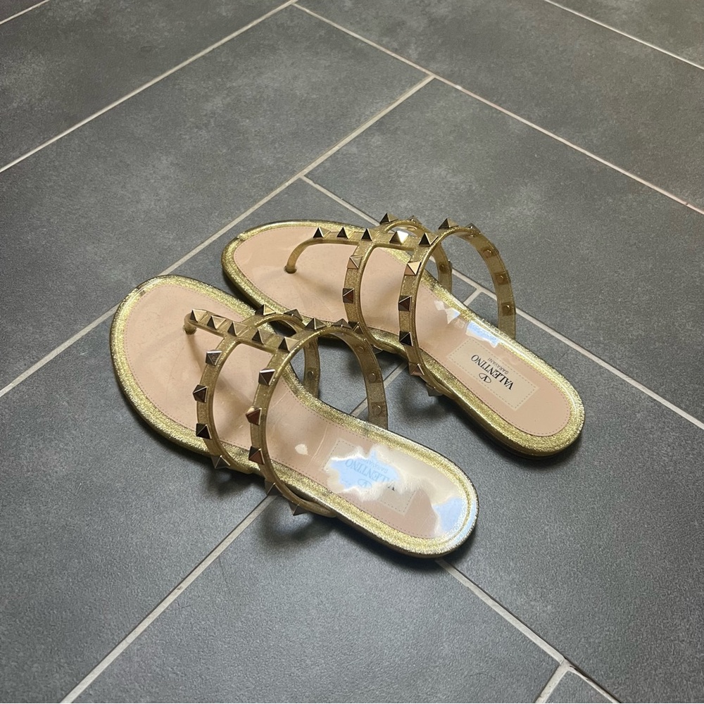 Valentino Rockstud Flat Rubber Jelly Thong Sandal - Picture 5 of 5